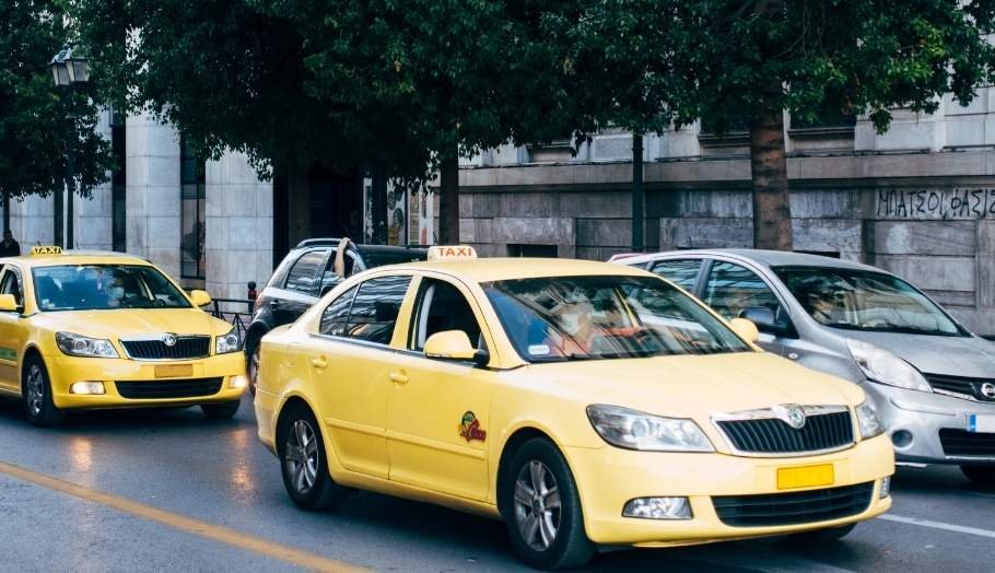 Why Choose Shuttle Buses Over Private Cars or Taxis